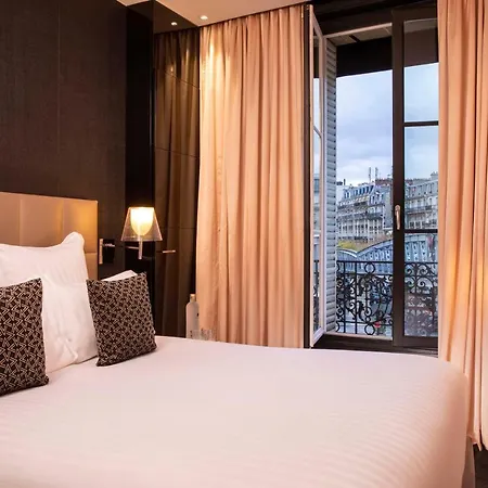 First Tour Eiffel Hotel 4*