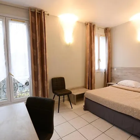 Du Mont Louis 2* Parijs