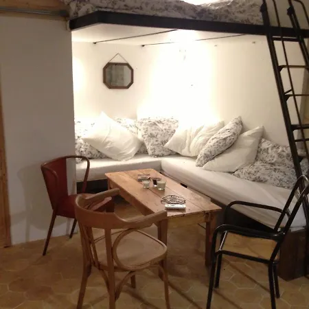 Heritage District 4 People Loft Style Apartment