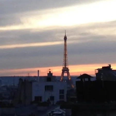 Tour Eiffel Montmartre House * Paris