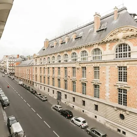 5 District Luxembourg Gardens Apartment *