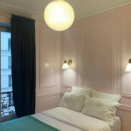 Apartment 5 District Luxembourg Gardens *