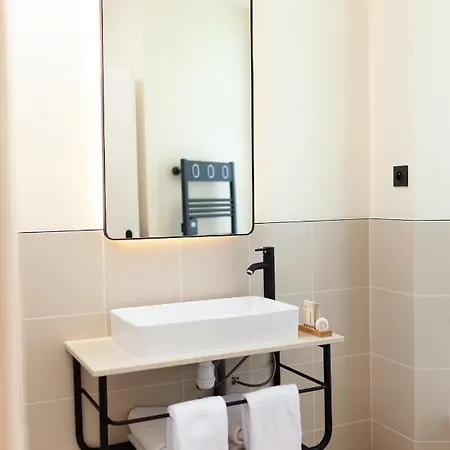 Otel Tinah Paris, Champs Elysees