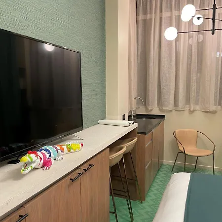 33 Marbeuf 4* Paris
