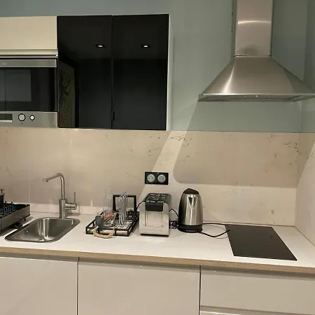 33 Marbeuf 4* Paris