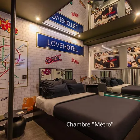 Avec Nuit Insolite Au Dandy Et Jacuzzi Privatise (adults Only) Paris
