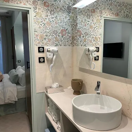 33 Marbeuf Aparthotel