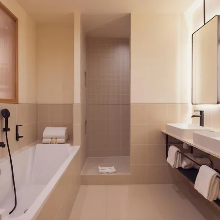 Tinah Paris, Champs Elysees Otel Paris