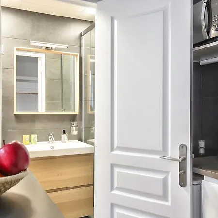 Cosy Mezzanine In The Heart Of París