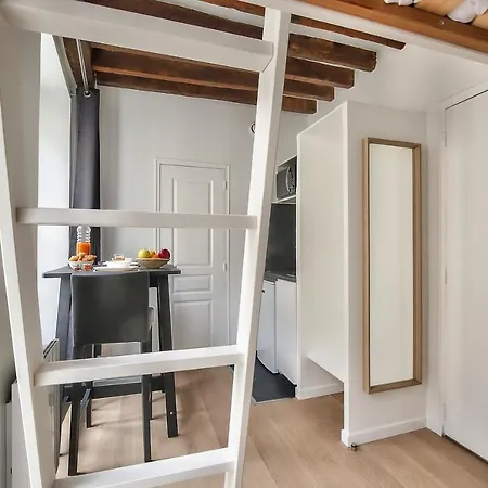 Cosy Mezzanine In The Heart Of Apartamento