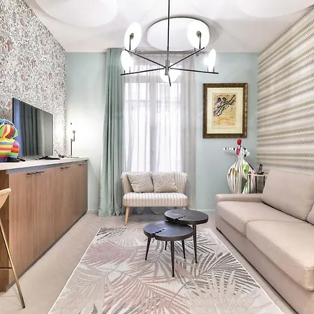 33 Marbeuf 4* Paris