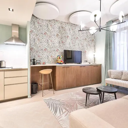 33 Marbeuf 4* Paris