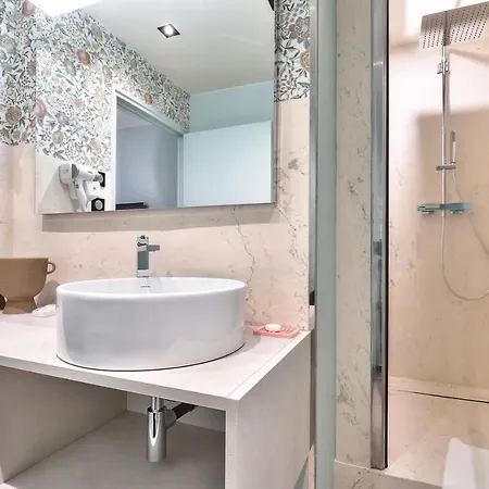 33 Marbeuf Aparthotel 4*