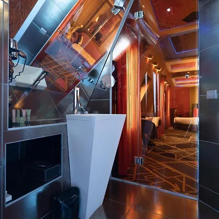 Eiffel Aparthotel 4*