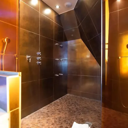 Aparthotel Eiffel 4*