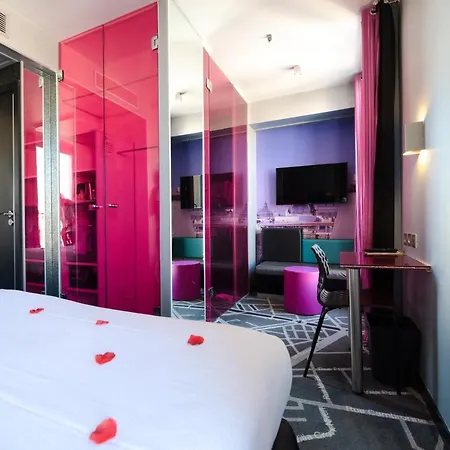 Eiffel Aparthotel 4*