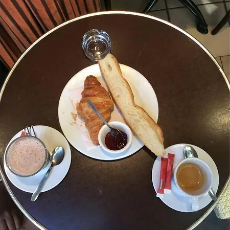 Apartament 27 Avenue De La Bourdonnais 75007 Chablis