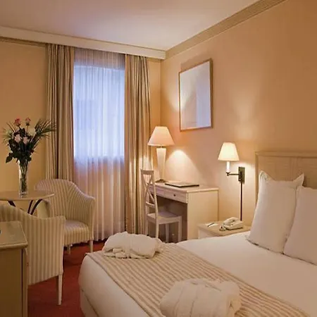 Auteuil Tour Eiffel 4* פריז