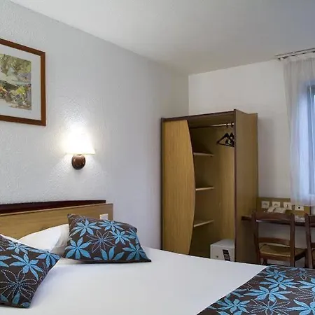 Hotel 17 Batignolles