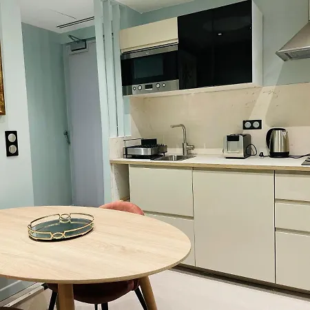 33 Marbeuf Paris
