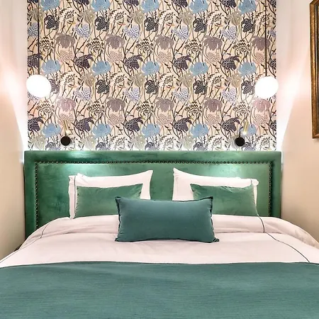 33 Marbeuf Aparthotel Paris