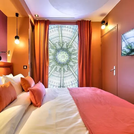 33 Marbeuf Paris