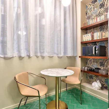 33 Marbeuf 4* Paris