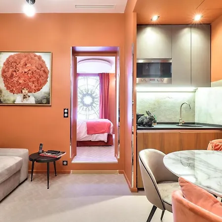 33 Marbeuf Paris