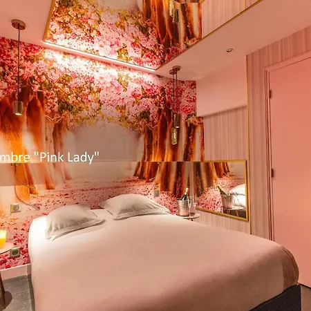 Avec Nuit Insolite Au Dandy Et Jacuzzi Privatise (adults Only) Love hôtel *