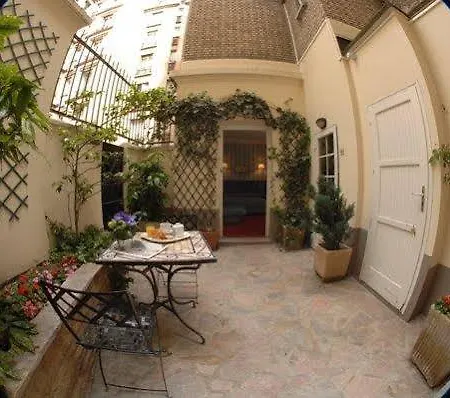 Hotel Carladez Cambronne 3*
