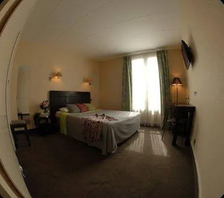 Carladez Cambronne Hotel