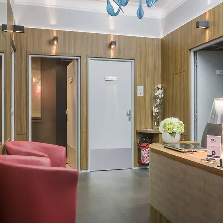33 Marbeuf 4* Paris