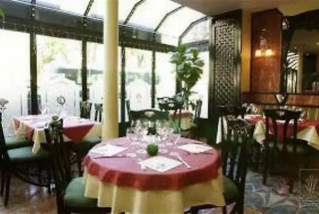 Opera Lafayette 3*