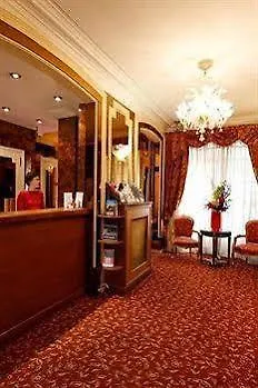 Hotell La Boetie 3*