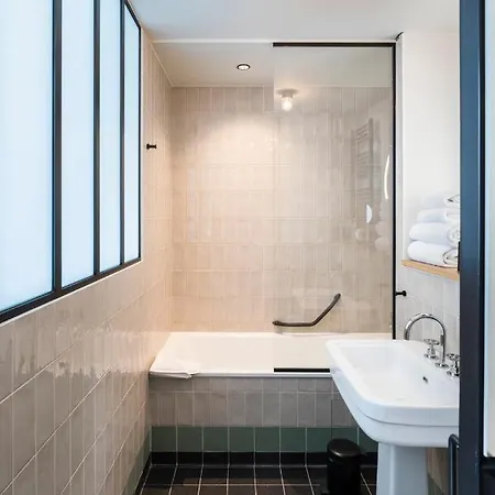 Hotel Le Grand Quartier Paris
