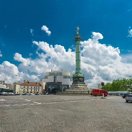 Happy - Bastille Family Parigi