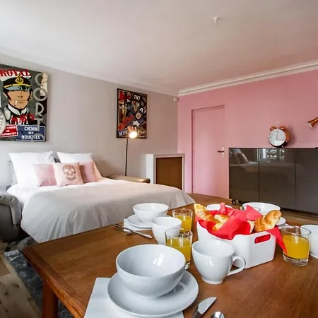 Spacious And Charming 2 Bedroom Flat A Madeleine