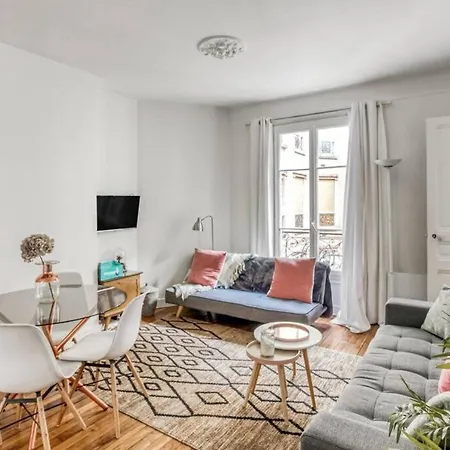 Stunning 2 Bedrooms In Apartment Paris