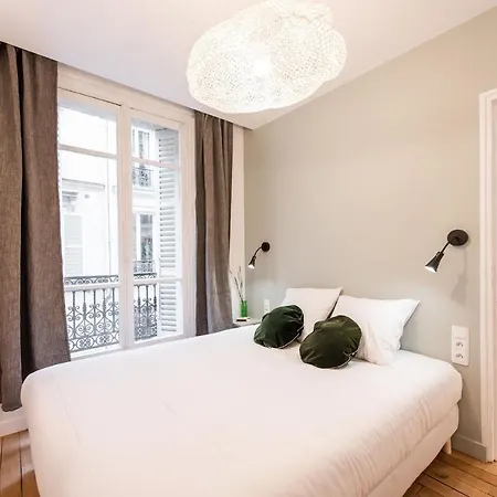 And Renovated Parisian Apartment, 6-7 Guests * Paris