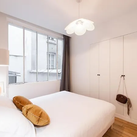 And Renovated Parisian Apartment, 6-7 Guests