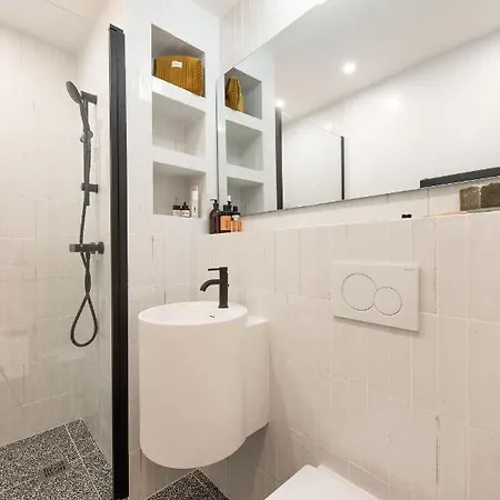 Appartement And Renovated Parisian Apartment, 6-7 Guests