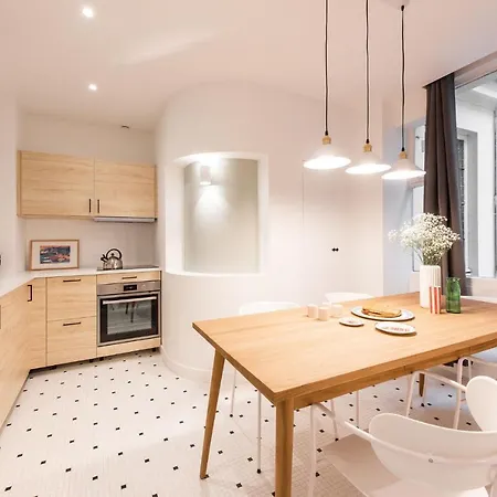 And Renovated Parisian Apartment, 6-7 Guests Appartement