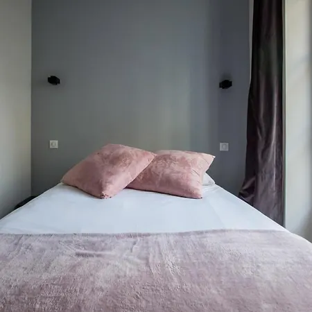 Spacious And Charming 2 Bedroom Flat A Madeleine Paris