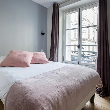 Spacious And Charming 2 Bedroom Flat A Madeleine *