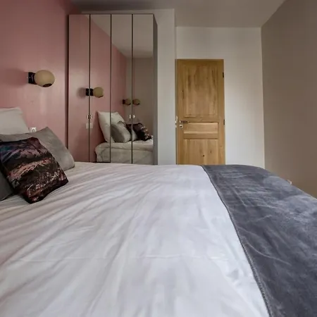 Spacious And Charming 2 Bedroom Flat A Madeleine Apartment