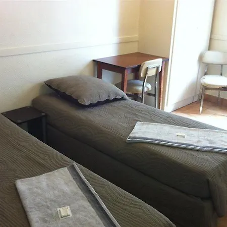 Hipotel Bordeaux Menilmontant Hotel 3*