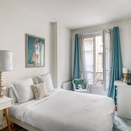 Stunning 2 Bedrooms In Apartment *