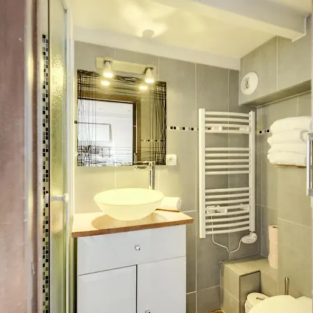 1st - Chatelet Les Halles - Rue Ferronnerie - Id 161 *
