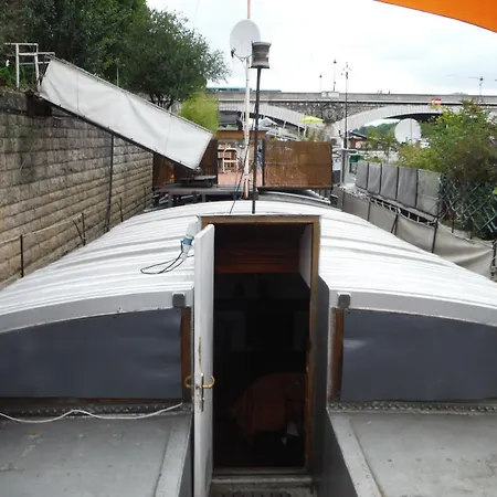 Bateau-hôtel Péniche - Le Nénuphar *