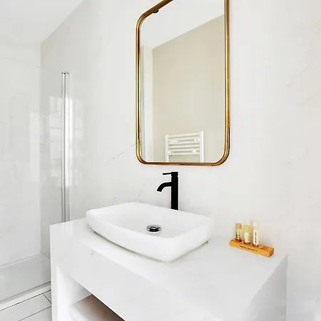 Cmg Luxe - Canal St Martin * Parijs